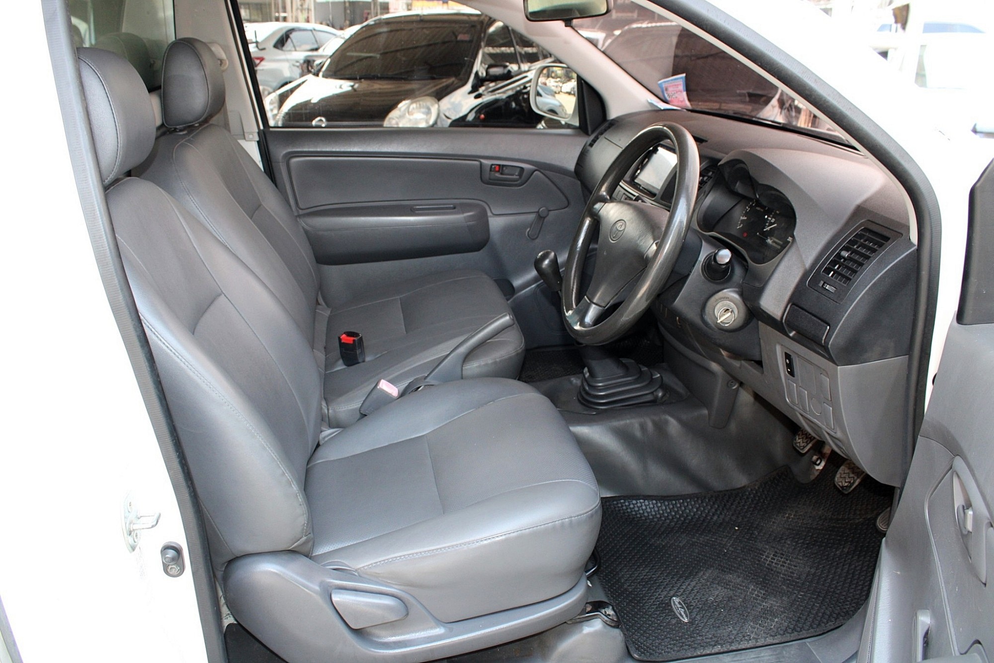 ตอนเดียวแชมป์พร้อมตู้ทึบ ราคาพิเศษ จัดได้ท่วม 2012 Toyota Hilux Vigo CHAMP 2.5 J MT สีขาว (รูปที่ 3)