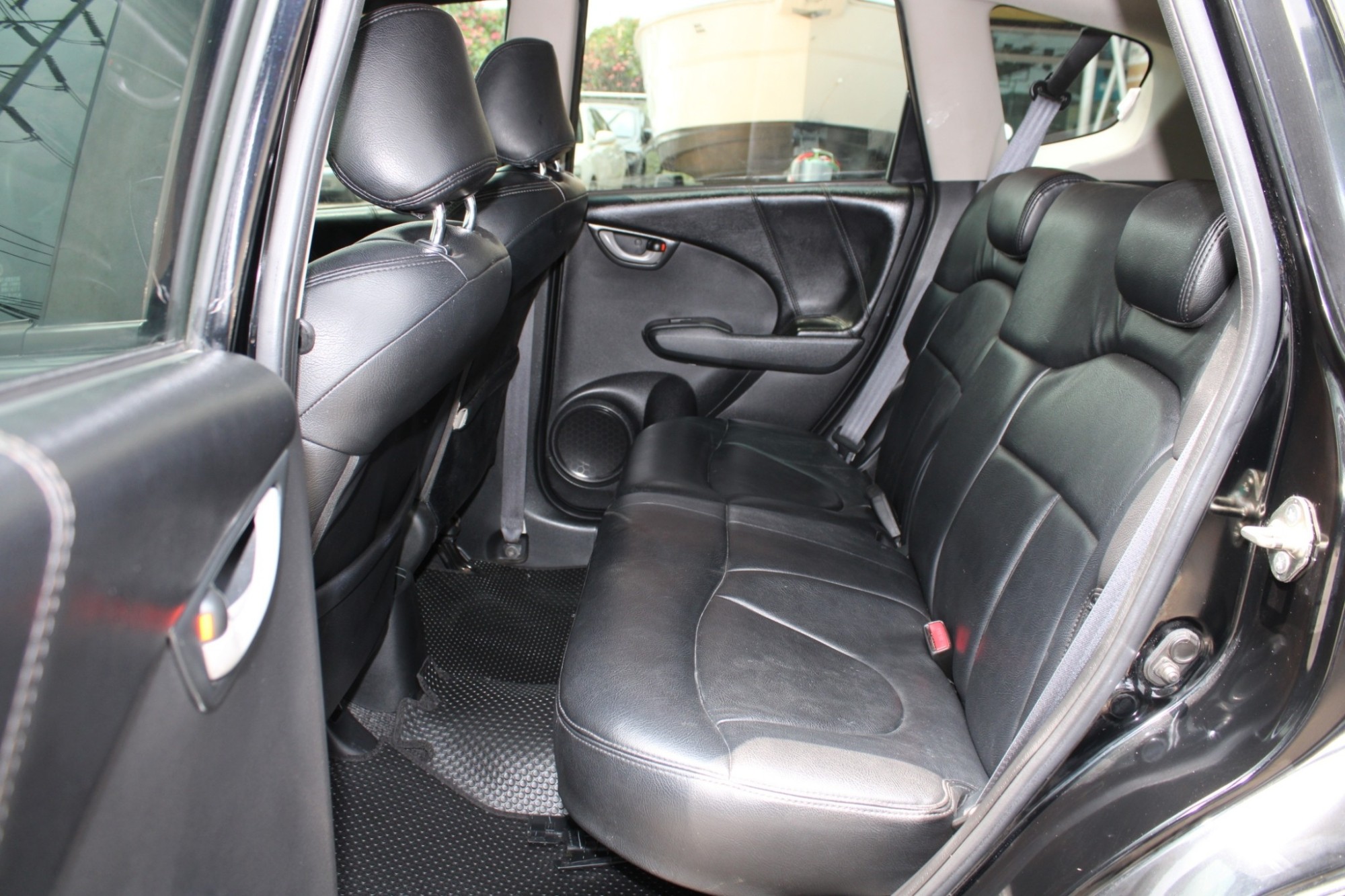 2011 Honda Jazz GE 1.5 V i-VTEC AT สีดำ เกียร์ออโต้ CVT เบาะหนัง ภายในดำ Airbag Abs ดิสเบรค4ล้อ (รูปที่ 8)
