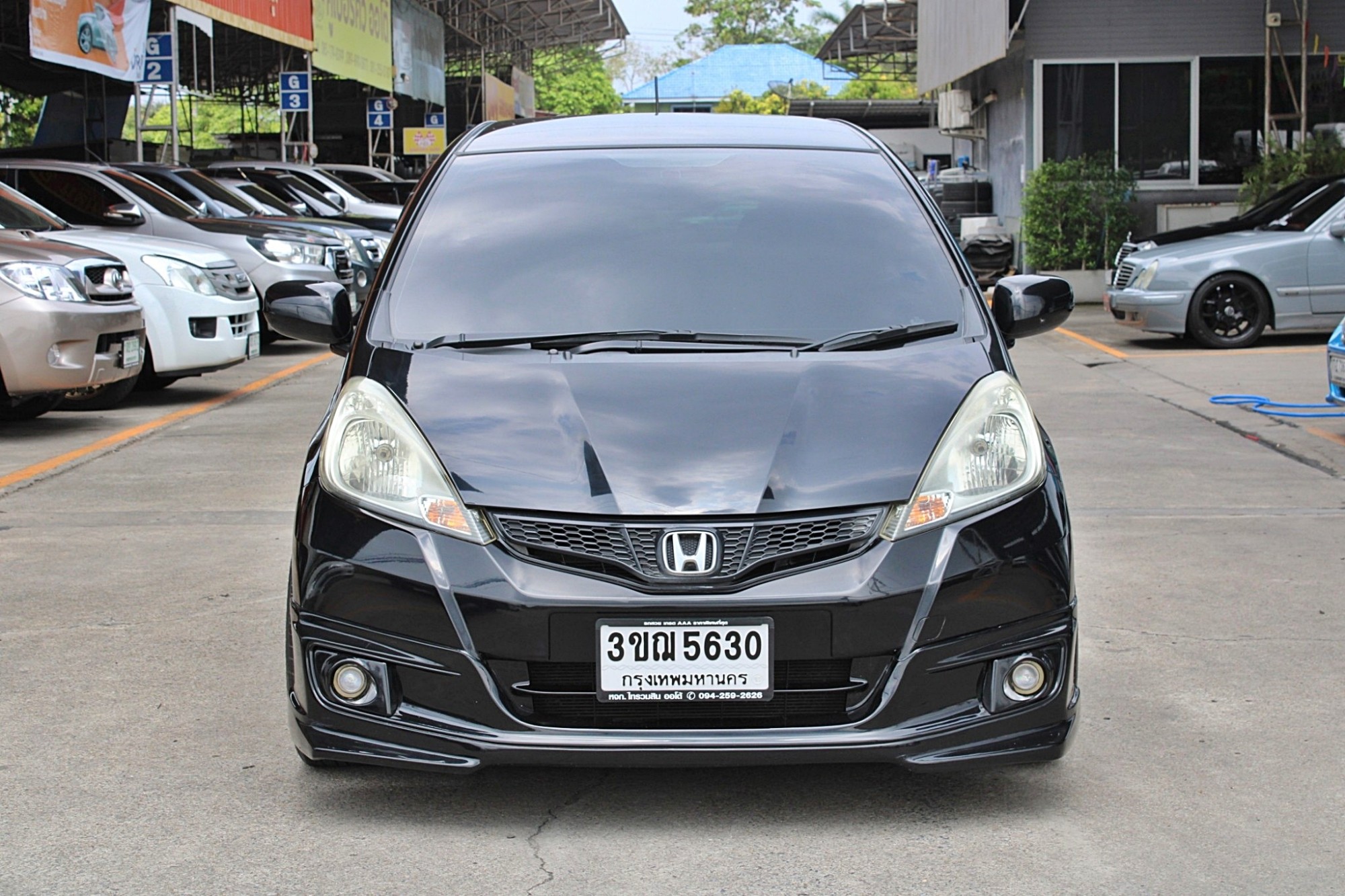 2011 Honda Jazz GE 1.5 V i-VTEC AT สีดำ เกียร์ออโต้ CVT เบาะหนัง ภายในดำ Airbag Abs ดิสเบรค4ล้อ