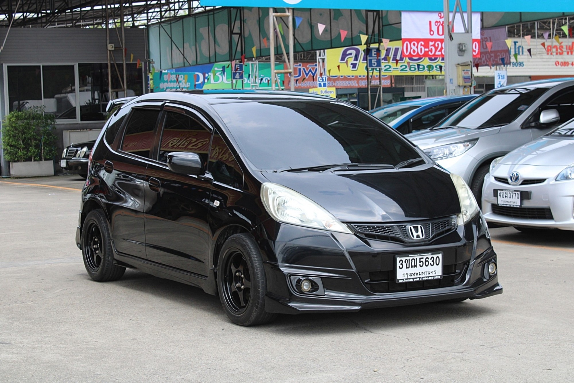 2011 Honda Jazz GE 1.5 V i-VTEC AT สีดำ เกียร์ออโต้ CVT เบาะหนัง ภายในดำ Airbag Abs ดิสเบรค4ล้อ