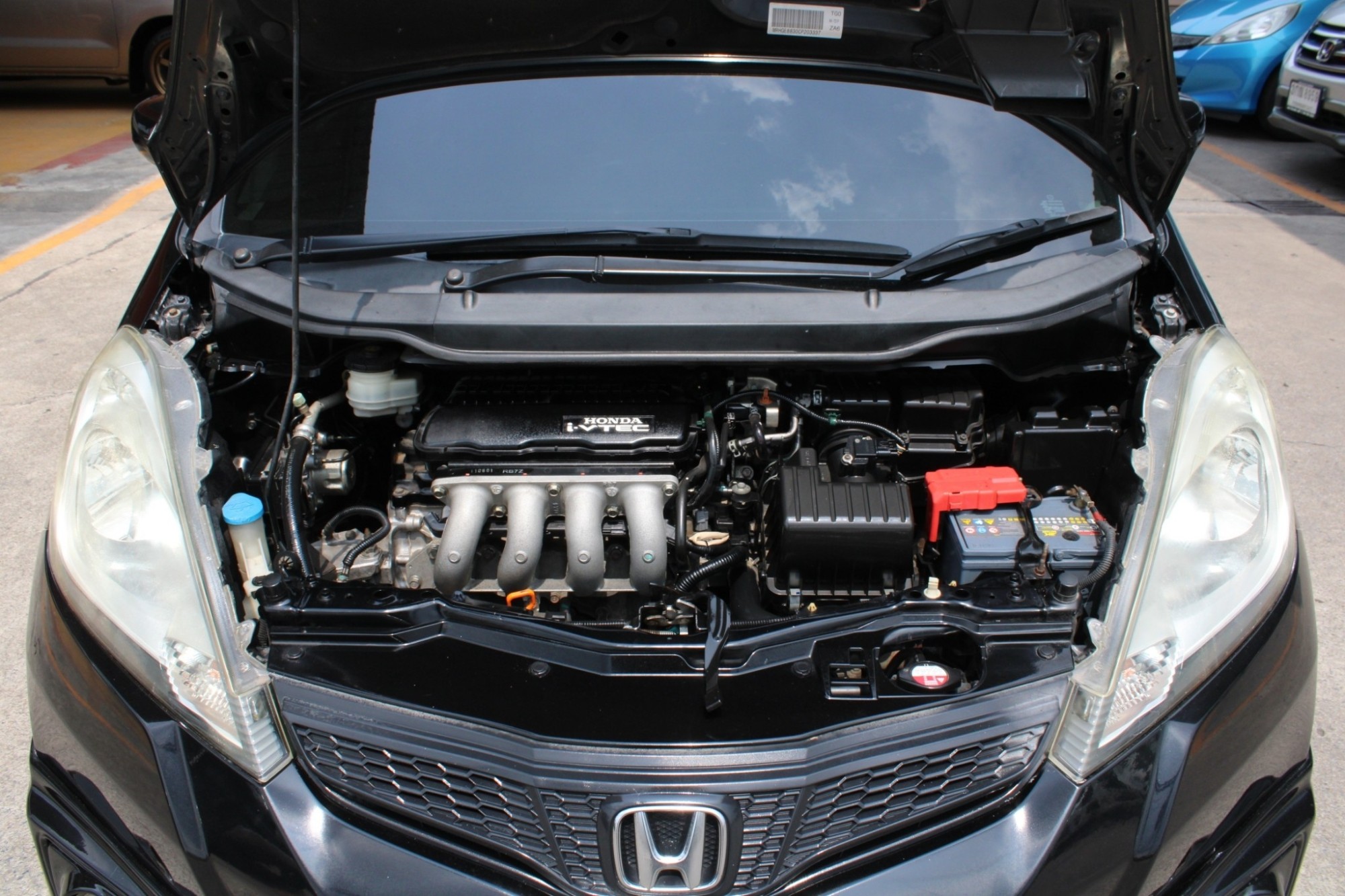 2011 Honda Jazz GE 1.5 V i-VTEC AT สีดำ เกียร์ออโต้ CVT เบาะหนัง ภายในดำ Airbag Abs ดิสเบรค4ล้อ (รูปที่ 5)