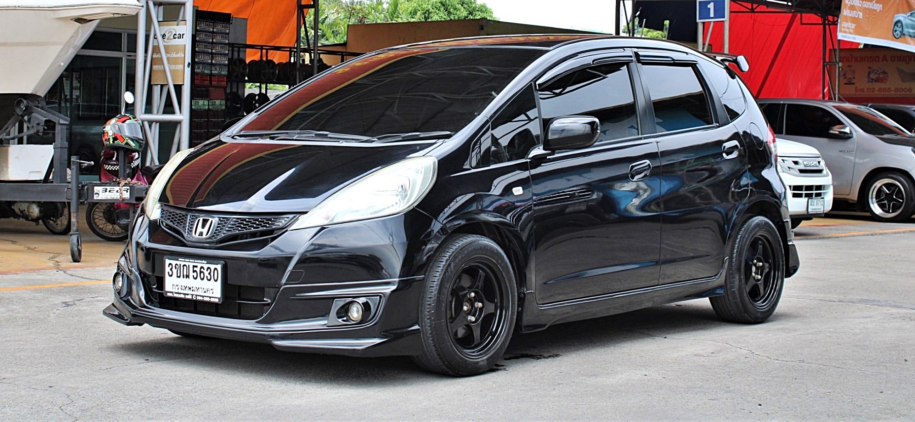 2011 Honda Jazz GE 1.5 V i-VTEC AT สีดำ เกียร์ออโต้ CVT เบาะหนัง ภายในดำ Airbag Abs ดิสเบรค4ล้อ (รูปที่ 7)