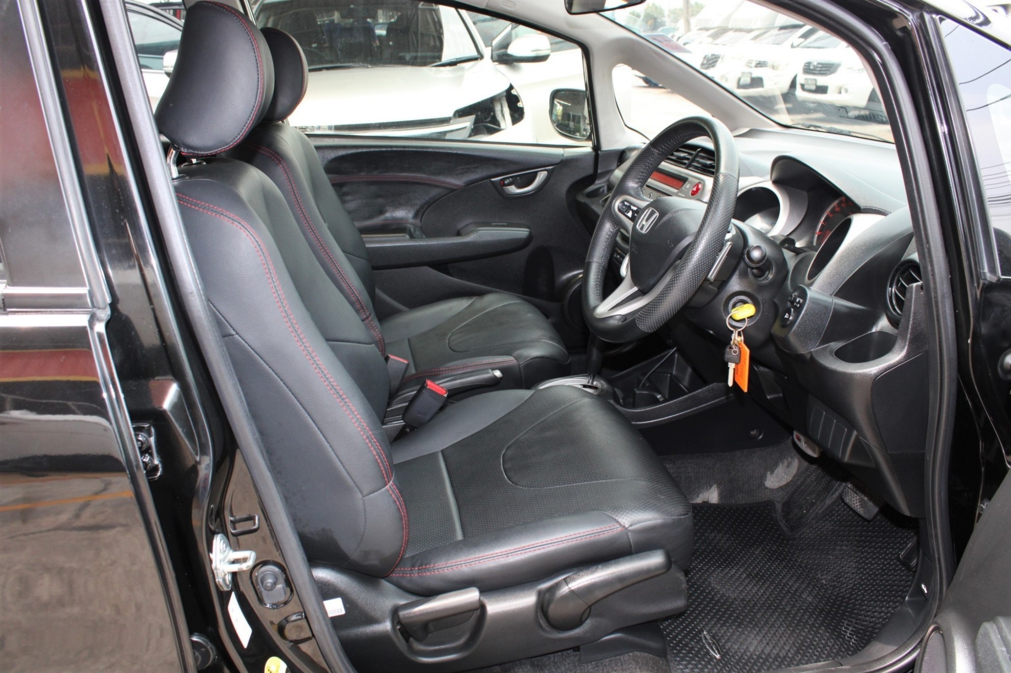 2012 Honda Jazz GE 1.5 JP Hatchback AT สีดำเกียร์ออโต้ ตัว JAPAN สวยมากไม่มีชน (รูปที่ 7)
