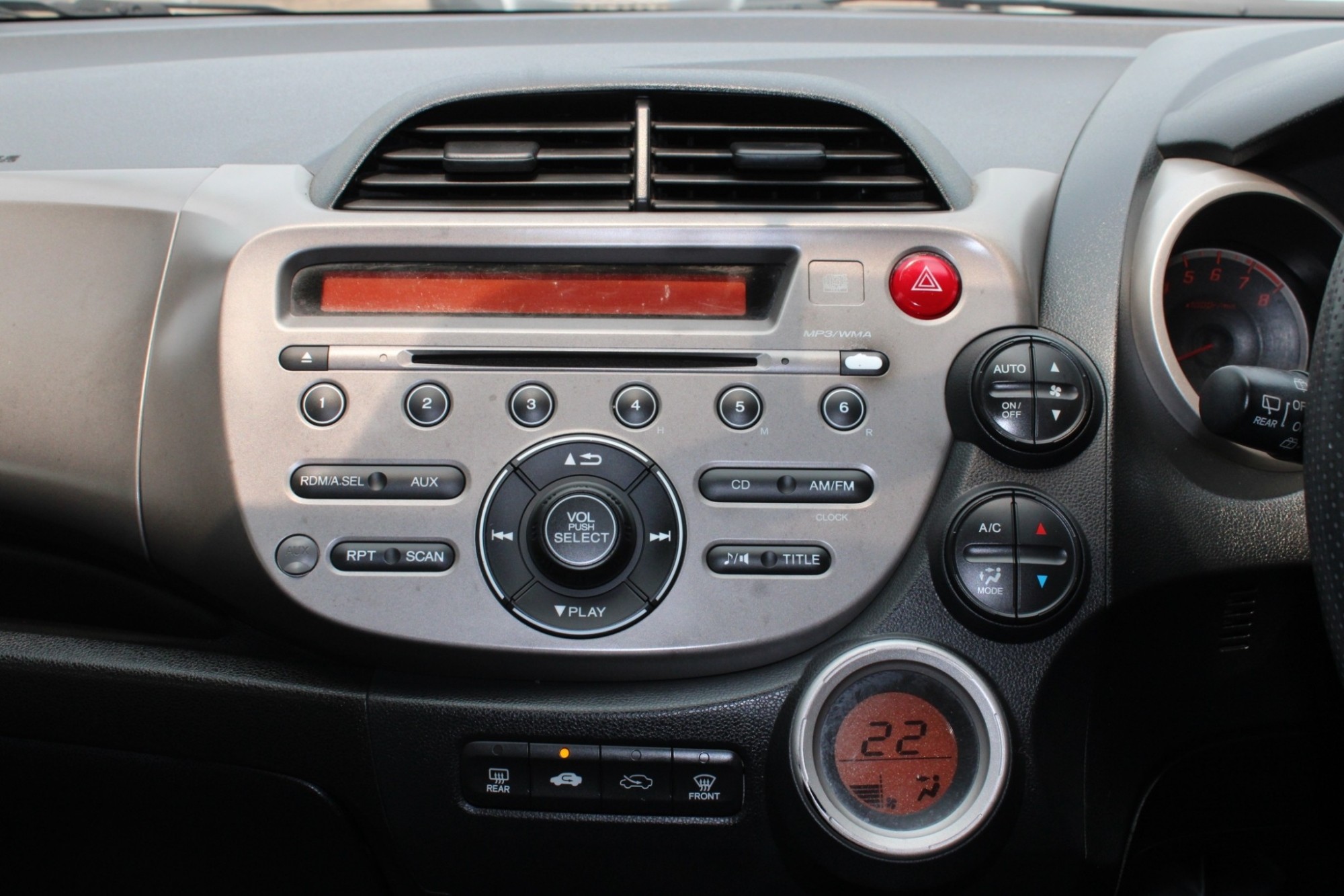 2012 Honda Jazz GE 1.5 JP Hatchback AT สีดำเกียร์ออโต้ ตัว JAPAN สวยมากไม่มีชน (รูปที่ 12)