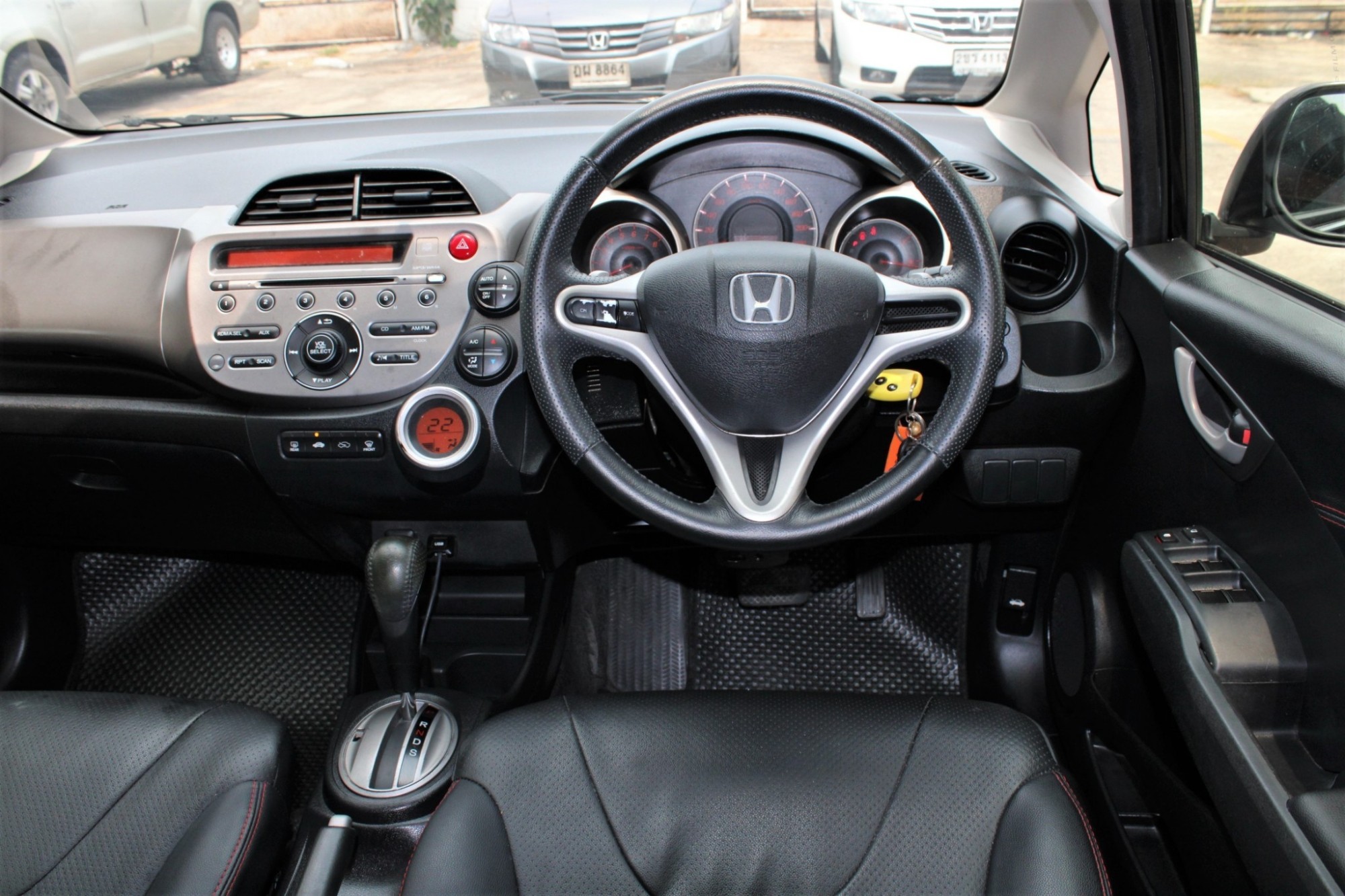 2012 Honda Jazz GE 1.5 JP Hatchback AT สีดำเกียร์ออโต้ ตัว JAPAN สวยมากไม่มีชน (รูปที่ 13)