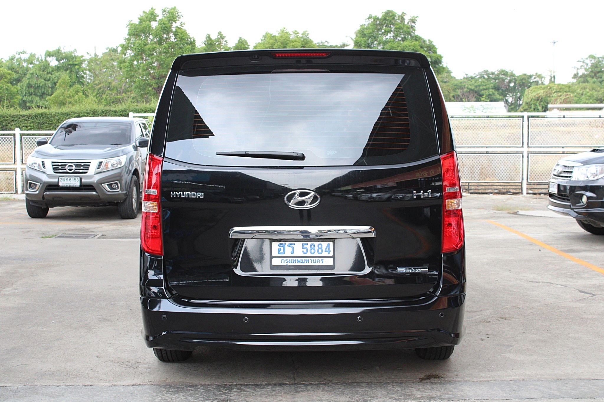 2014 Hyundai H-1 Minor Change 2.5 Deluxe AT สีดำ เกียร์ออโต้ทิปโทนิก รุ่นTop เครื่องรหัส A 2 ดีเซลสุดประหยัด สำหรับครอบครัวใหญ่12ที่นั่ง