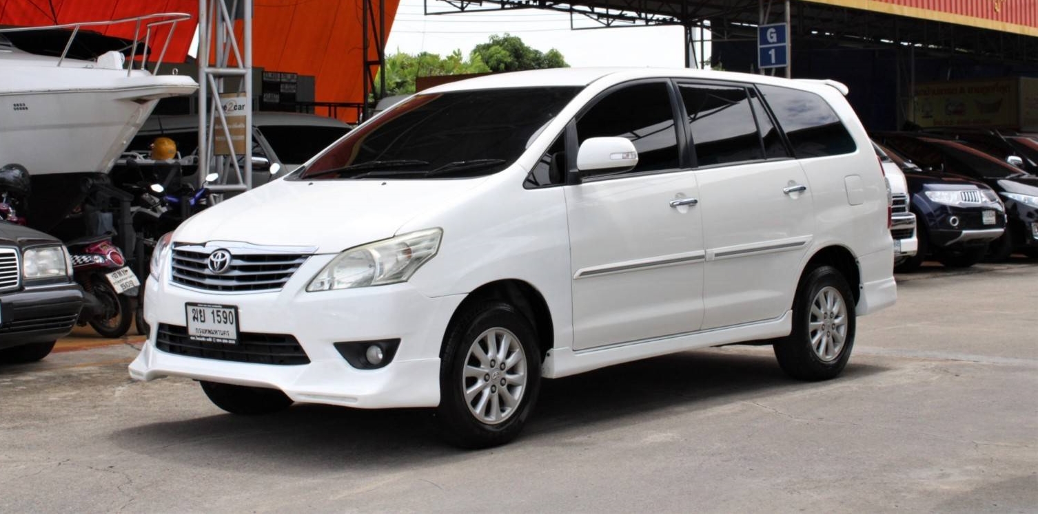 2012 Toyota Innova 2.0 V AT สีขาว เกียร์ออโต้ รถ7ที่นั่ง รุ่นท๊อป จัดได้ท่วม ไม่ติดแก๊ส