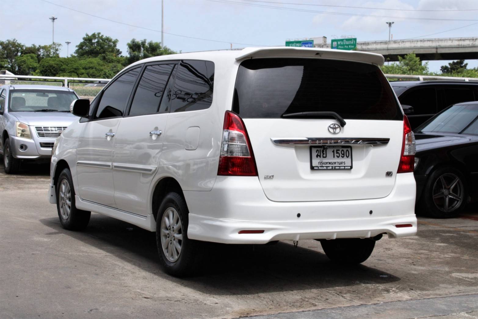 2012 Toyota Innova 2.0 V AT สีขาว เกียร์ออโต้ รถ7ที่นั่ง รุ่นท๊อป จัดได้ท่วม ไม่ติดแก๊ส (รูปที่ 5)