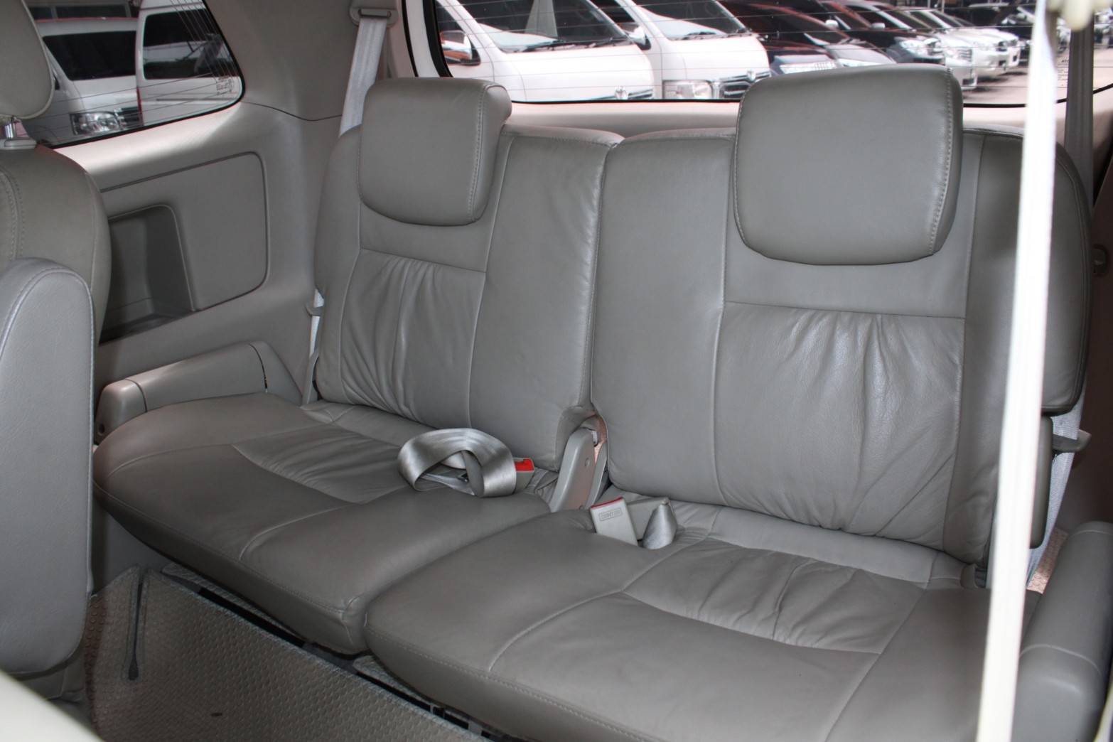 2012 Toyota Innova 2.0 V AT สีขาว เกียร์ออโต้ รถ7ที่นั่ง รุ่นท๊อป จัดได้ท่วม ไม่ติดแก๊ส (รูปที่ 8)