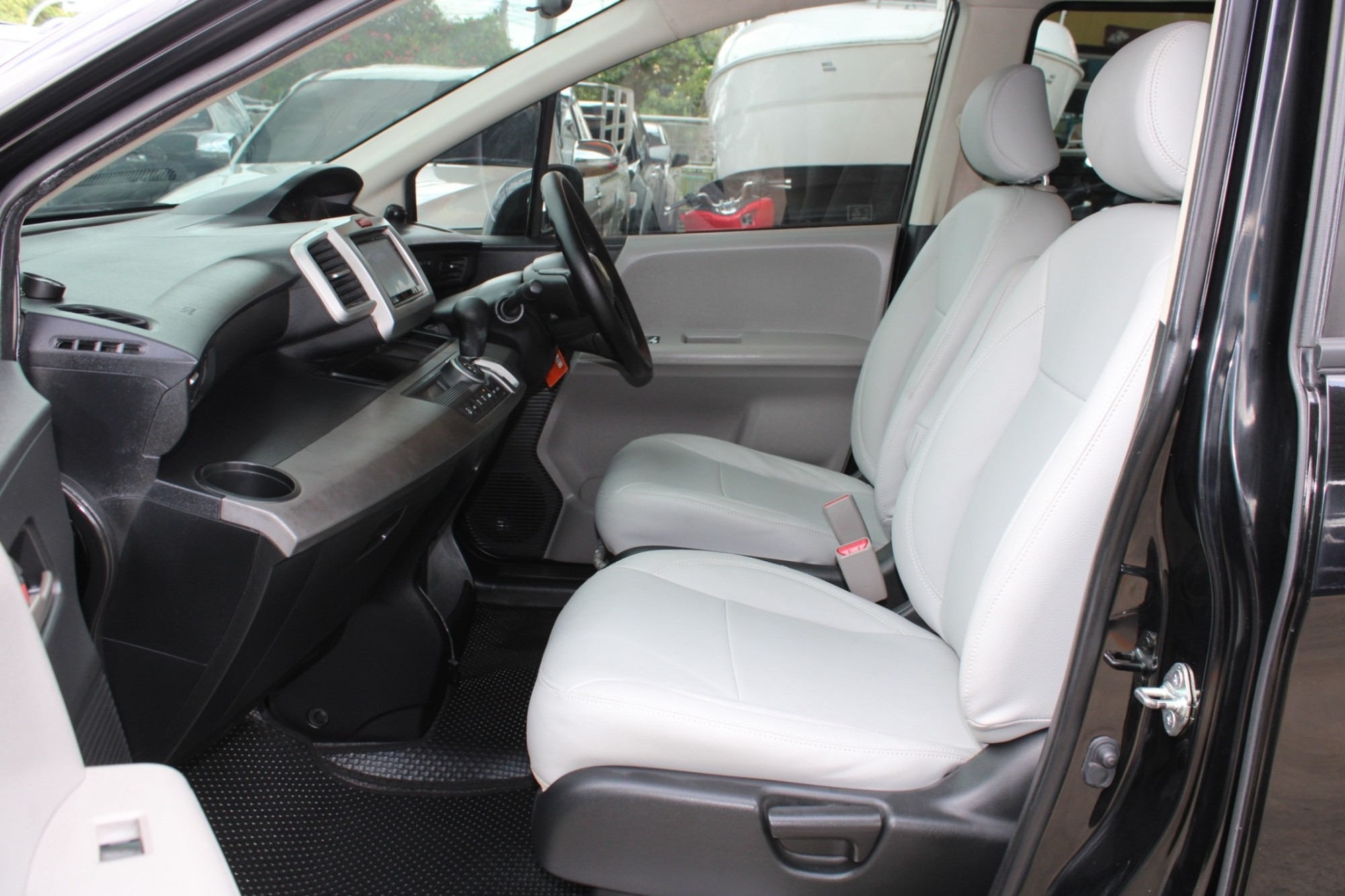 2012 Honda Freed 1.5 EL Wagon AT สีดำ เกียร์ออโต้ คันนี้รถบ้าน ออกห้างมือเดียว รถสวยไม่มีชน มีประวัติเช็คศูนย์ (รูปที่ 10)
