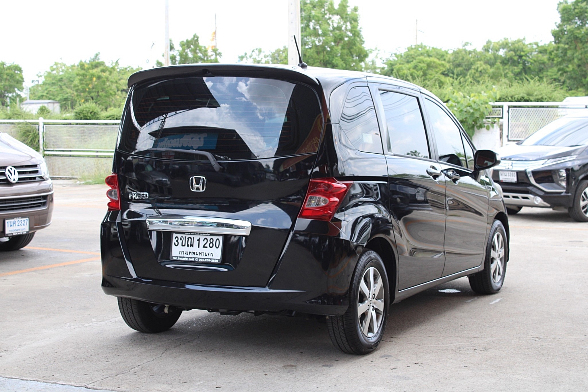 2012 Honda Freed 1.5 EL Wagon AT สีดำ เกียร์ออโต้ คันนี้รถบ้าน ออกห้างมือเดียว รถสวยไม่มีชน มีประวัติเช็คศูนย์ (รูปที่ 9)