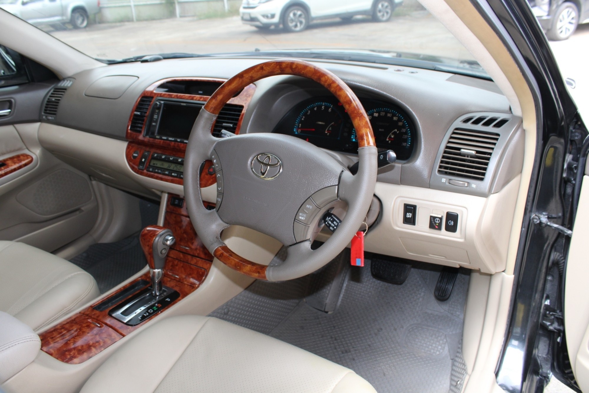 2005 Toyota Camry 2.4 Q AT สีดำ เกียร์อัตโนมัติ รุ่นท๊อปสุด ไม่มีชน ภายในสวยสมบูรณ์ เครื่องช่วงล่างขับดี ไม่แก๊ส ไมล์แท้คันนี้เจ้าของดูแลมาดีมาก เล่มเ (รูปที่ 5)