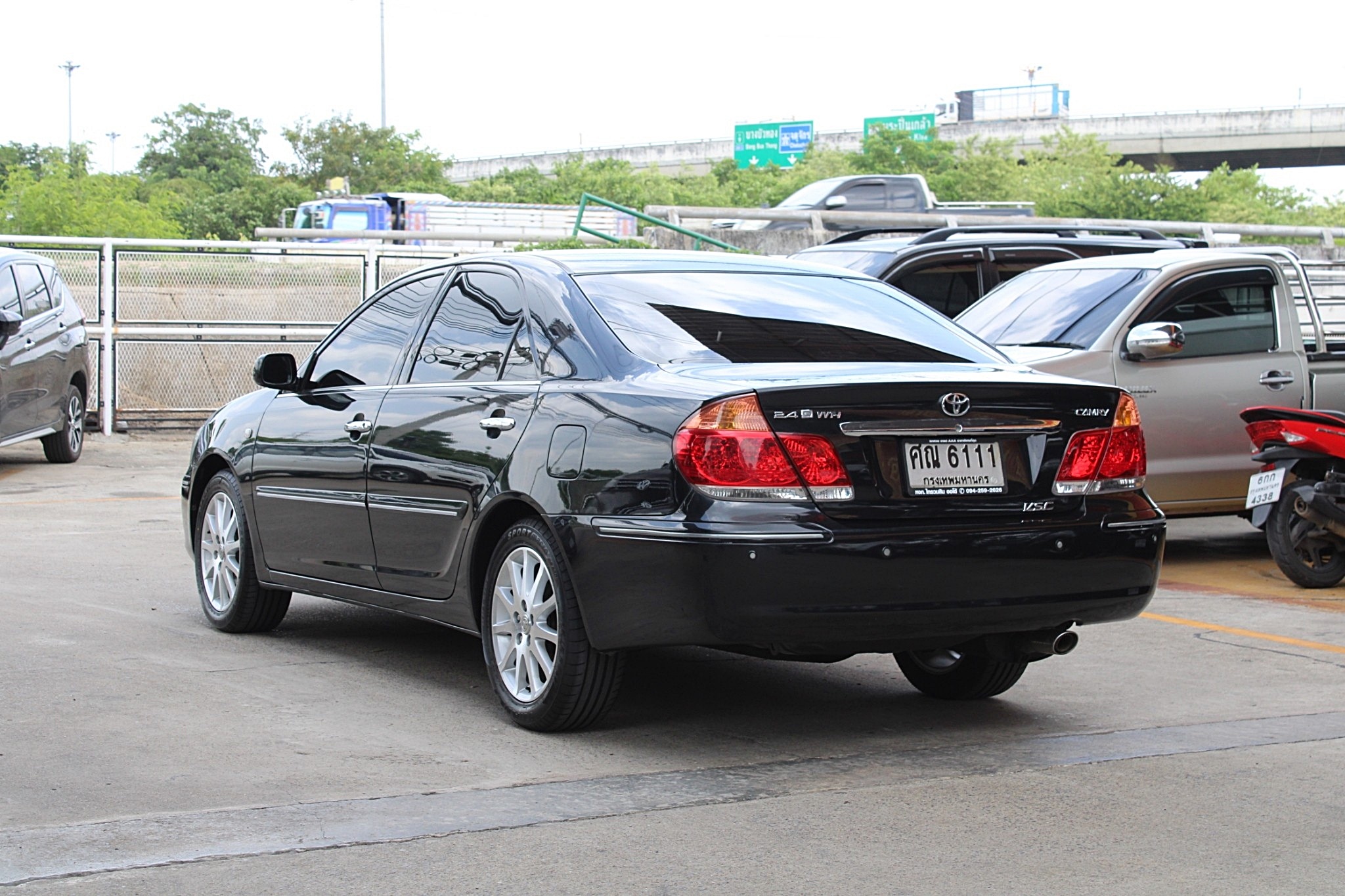 2005 Toyota Camry 2.4 Q AT สีดำ เกียร์อัตโนมัติ รุ่นท๊อปสุด ไม่มีชน ภายในสวยสมบูรณ์ เครื่องช่วงล่างขับดี ไม่แก๊ส ไมล์แท้คันนี้เจ้าของดูแลมาดีมาก เล่มเ (รูปที่ 12)