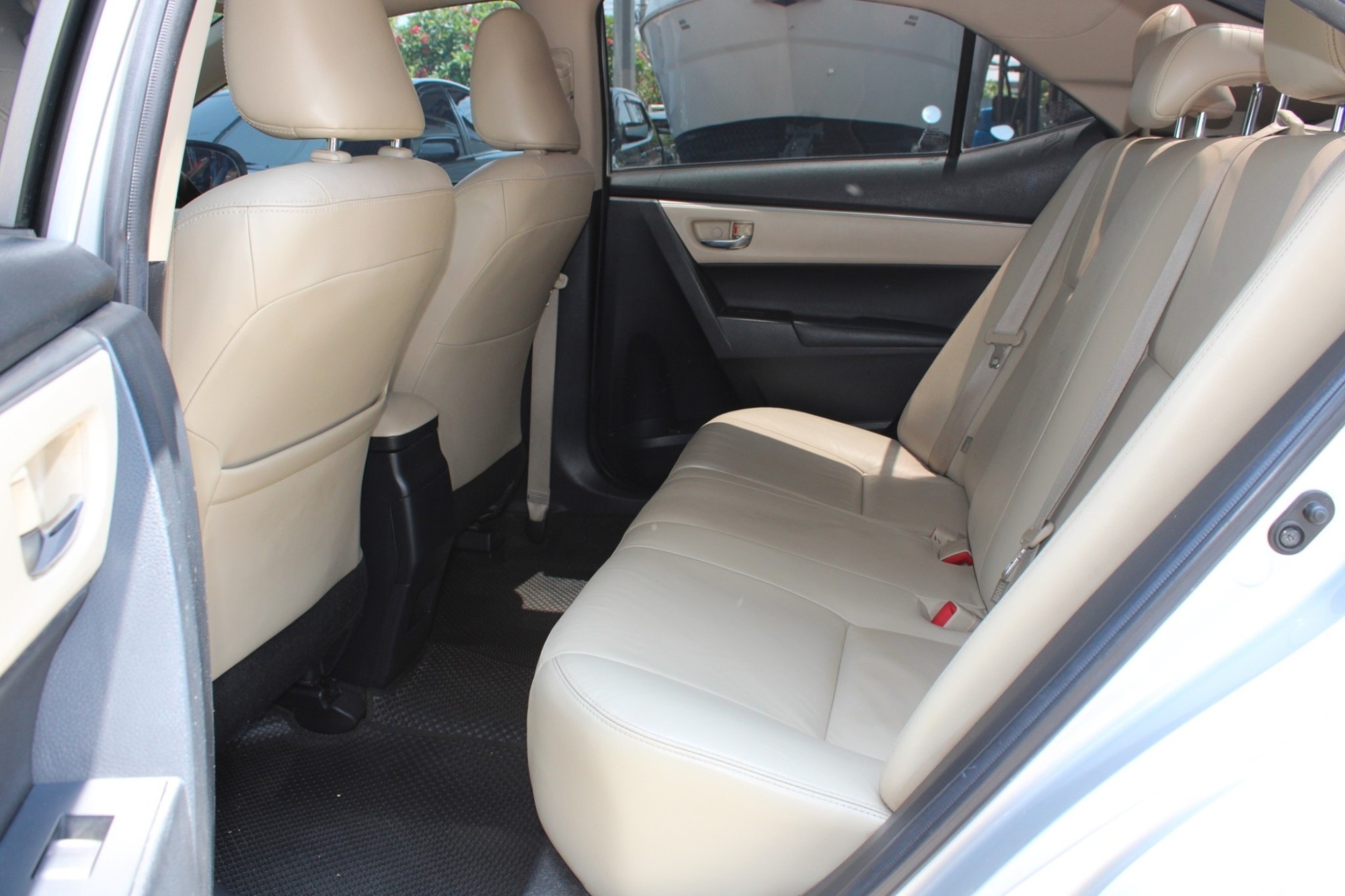 2014 Toyota Corolla Altis 1.6 G Dual VVti AT CVT 7 Speed สีบรอนซ์เงิน เกียร์ออโต้ทิปโทนิก รุ่นท๊อป เบาะหนัง Airbag Abs ดิสเบรค4ล้อ รุ่นนี้อึด ประหยัด  (รูปที่ 4)