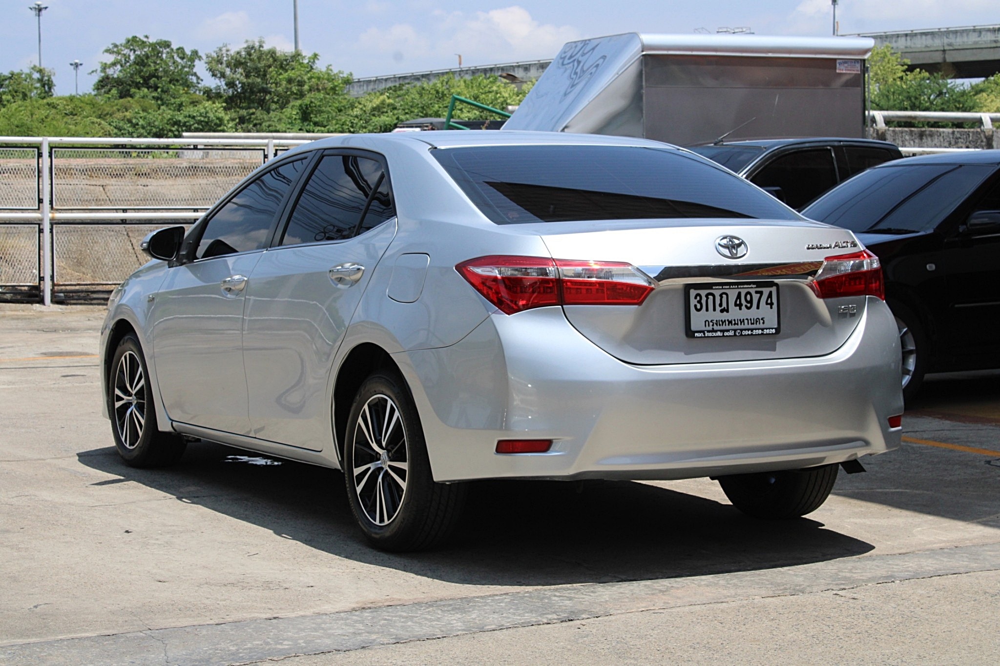 2014 Toyota Corolla Altis 1.6 G Dual VVti AT CVT 7 Speed สีบรอนซ์เงิน เกียร์ออโต้ทิปโทนิก รุ่นท๊อป เบาะหนัง Airbag Abs ดิสเบรค4ล้อ รุ่นนี้อึด ประหยัด  (รูปที่ 3)