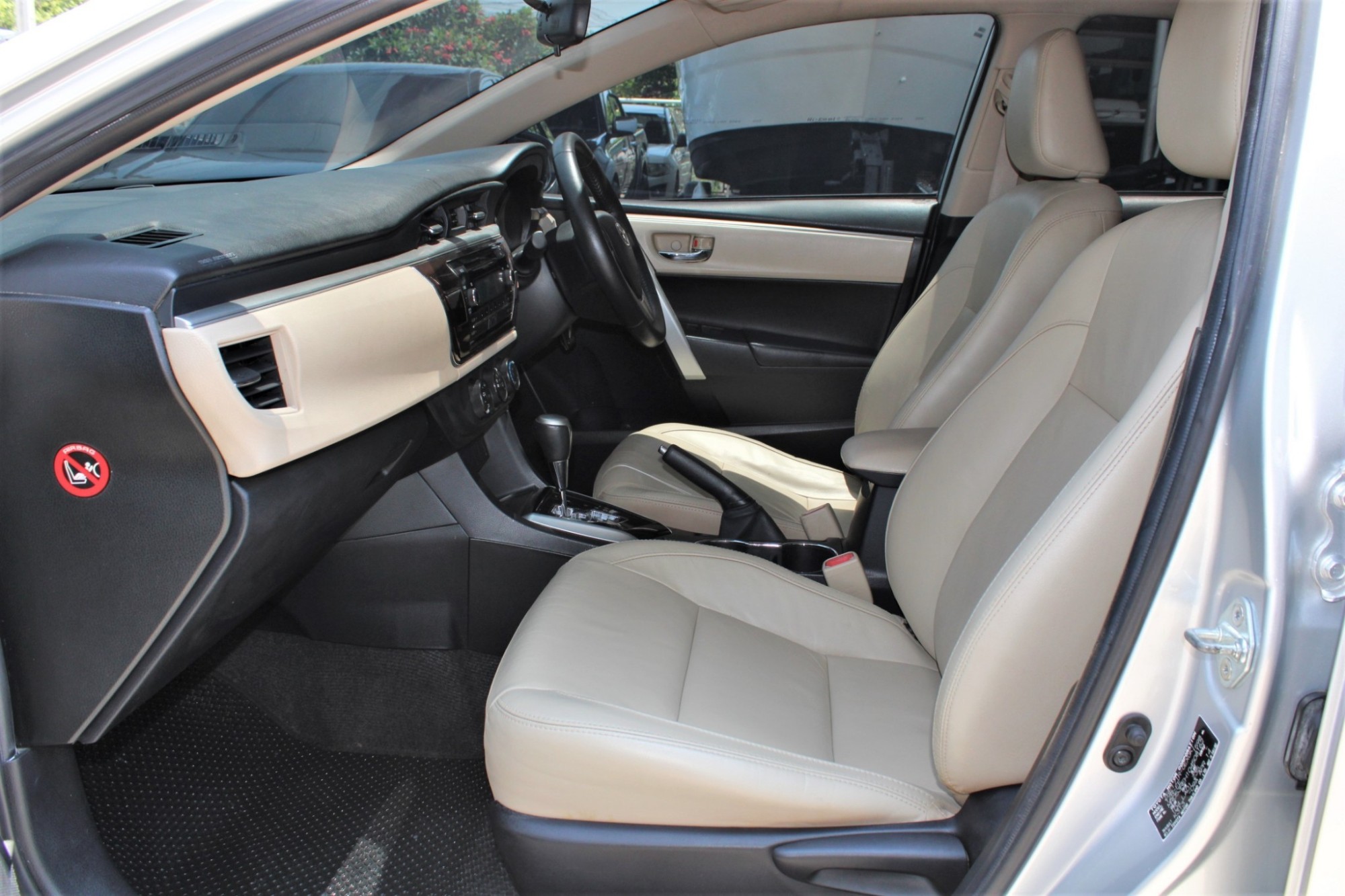 2014 Toyota Corolla Altis 1.6 G Dual VVti AT CVT 7 Speed สีบรอนซ์เงิน เกียร์ออโต้ทิปโทนิก รุ่นท๊อป เบาะหนัง Airbag Abs ดิสเบรค4ล้อ รุ่นนี้อึด ประหยัด  (รูปที่ 9)