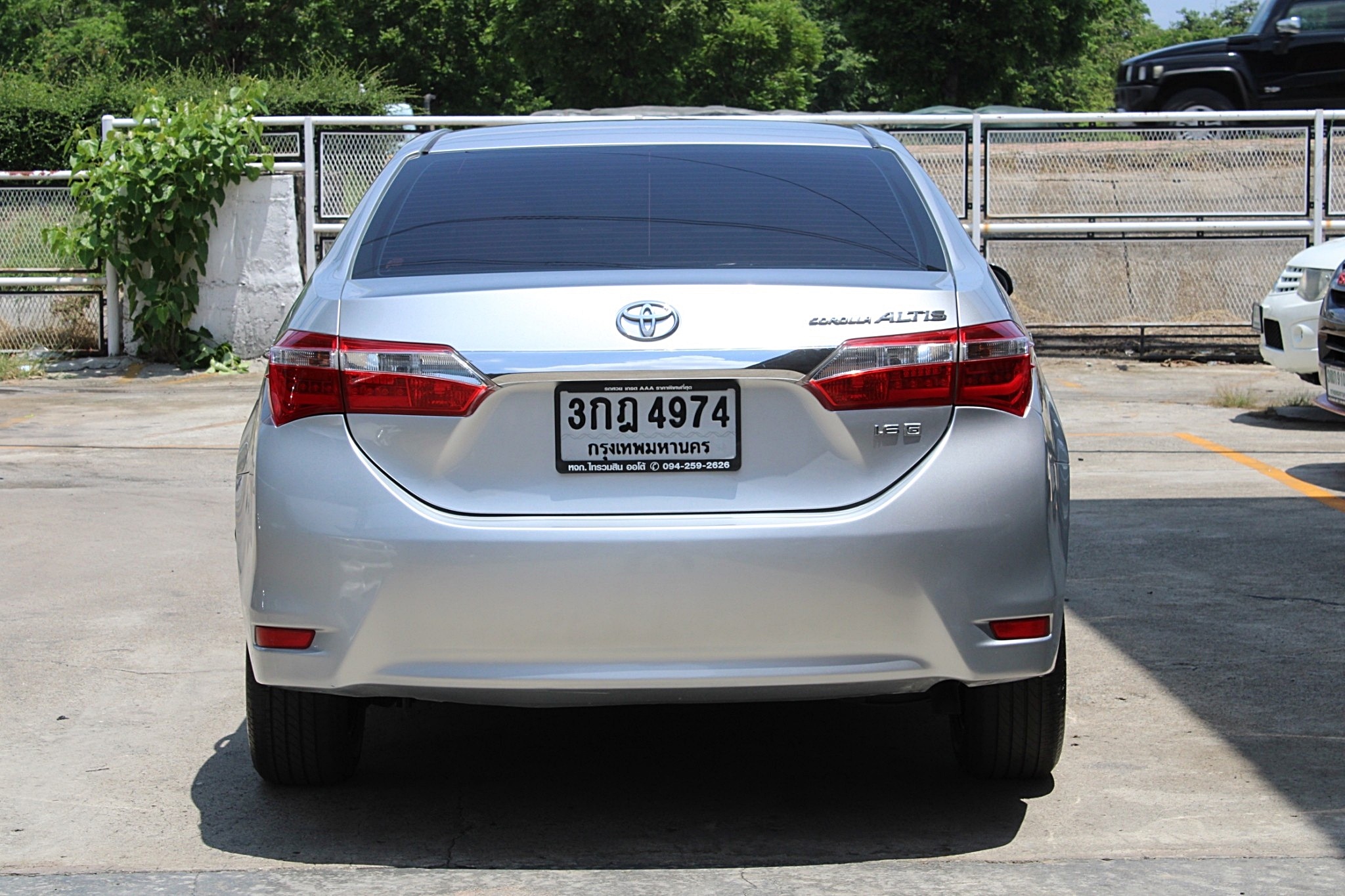 2014 Toyota Corolla Altis 1.6 G Dual VVti AT CVT 7 Speed สีบรอนซ์เงิน เกียร์ออโต้ทิปโทนิก รุ่นท๊อป เบาะหนัง Airbag Abs ดิสเบรค4ล้อ รุ่นนี้อึด ประหยัด  (รูปที่ 2)