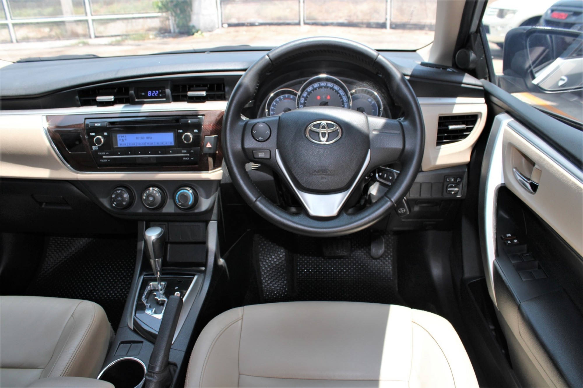 2014 Toyota Corolla Altis 1.6 G Dual VVti AT CVT 7 Speed สีบรอนซ์เงิน เกียร์ออโต้ทิปโทนิก รุ่นท๊อป เบาะหนัง Airbag Abs ดิสเบรค4ล้อ รุ่นนี้อึด ประหยัด  (รูปที่ 8)