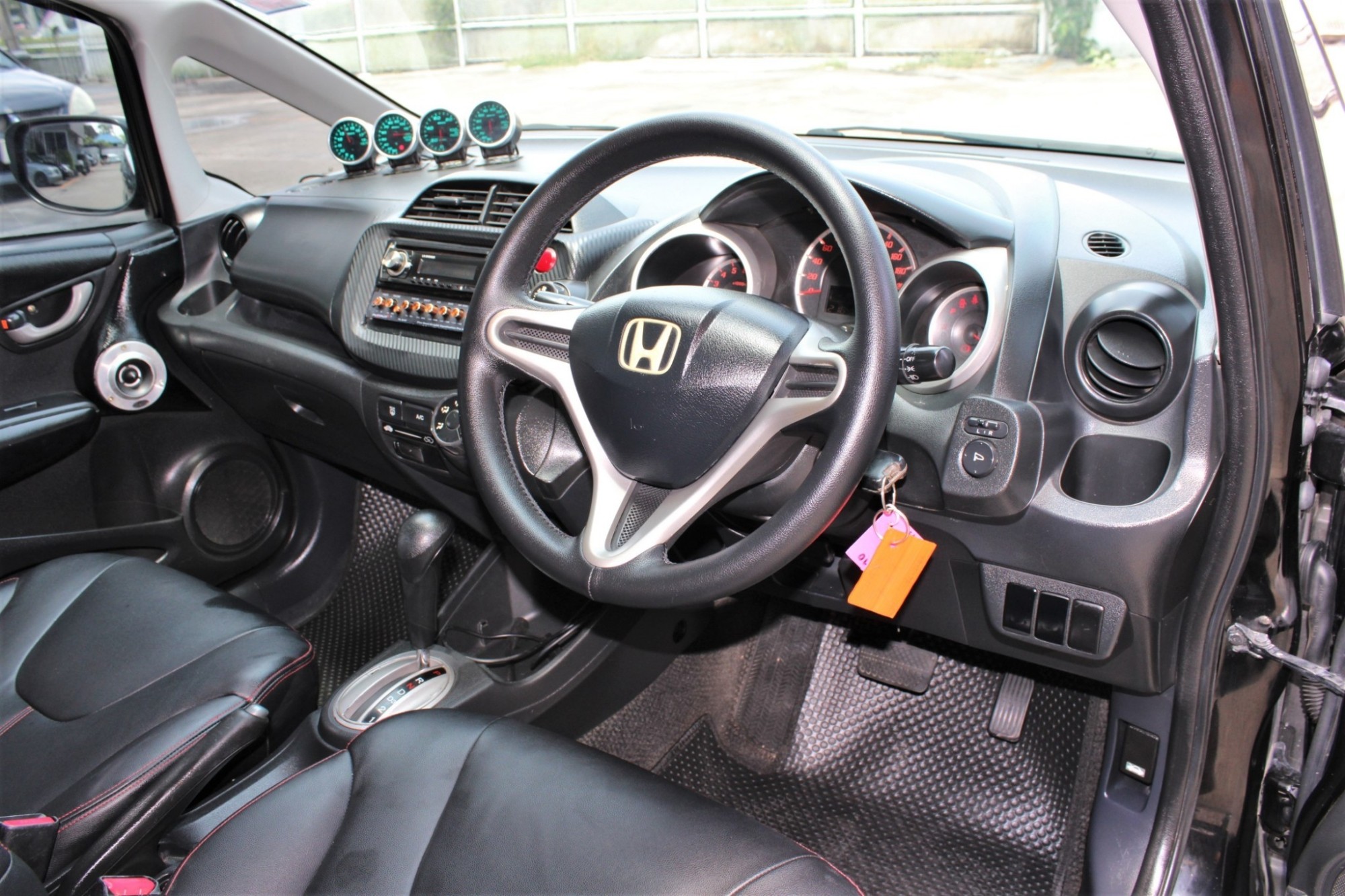2008 Honda Jazz GE 1.5 V i-VTEC AT CVT สีดำ เกียร์ออโต้ ไม่เคยมีอุบัติเหตุหนัก ไม่เคยแก๊ส จัดได้ท่วม ฟรีดาวน์ได้เลย (รูปที่ 10)