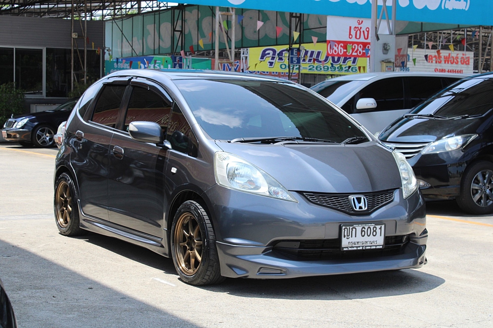 2011 Honda Jazz GE 1.5 V i-VTEC AT สีเทา เกียร์ออโต้ เบาะผ้าเดิม ไม่เคยมีอุบัติเหตุหนัก