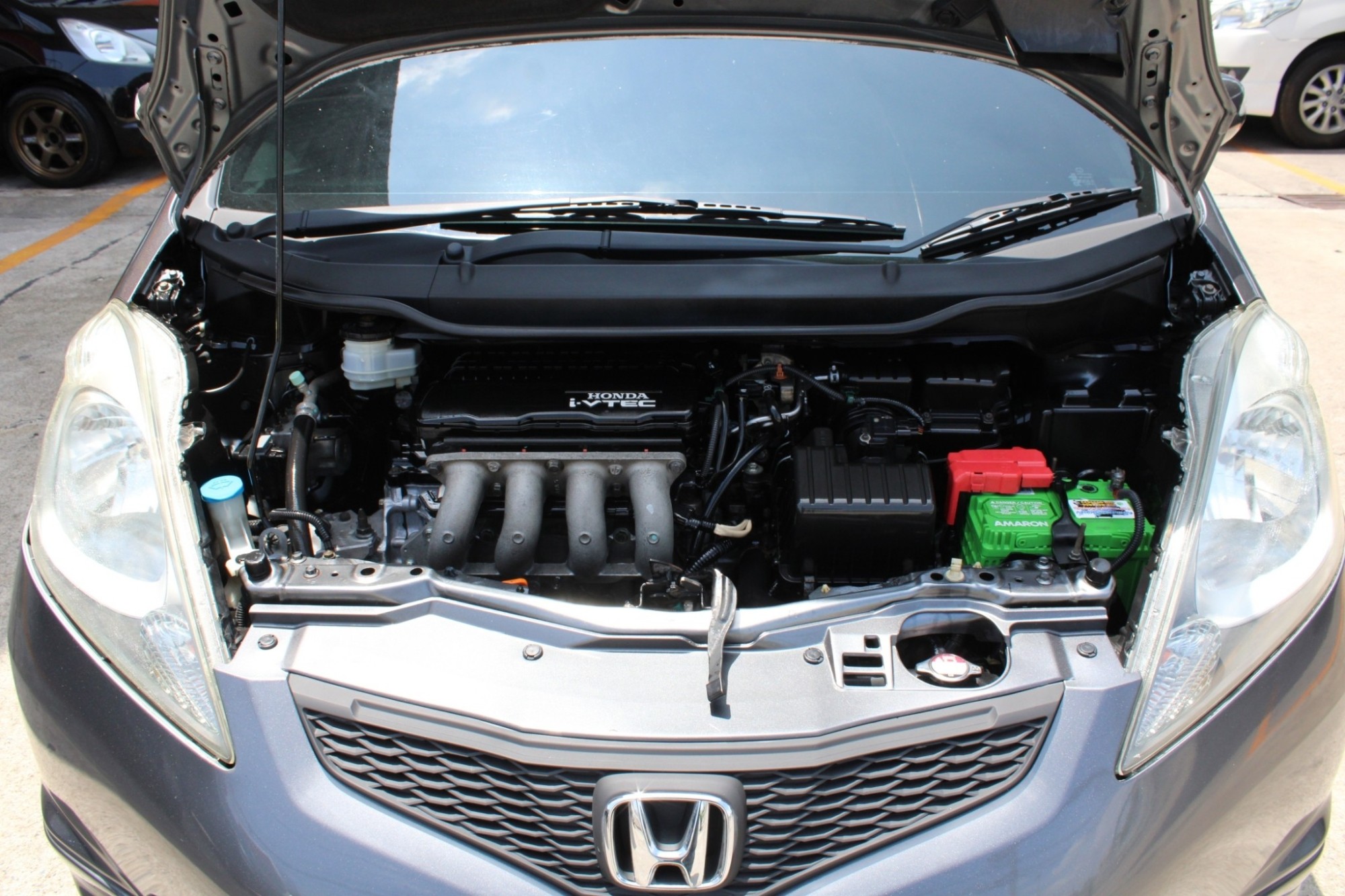 2011 Honda Jazz GE 1.5 V i-VTEC AT สีเทา เกียร์ออโต้ เบาะผ้าเดิม ไม่เคยมีอุบัติเหตุหนัก (รูปที่ 8)