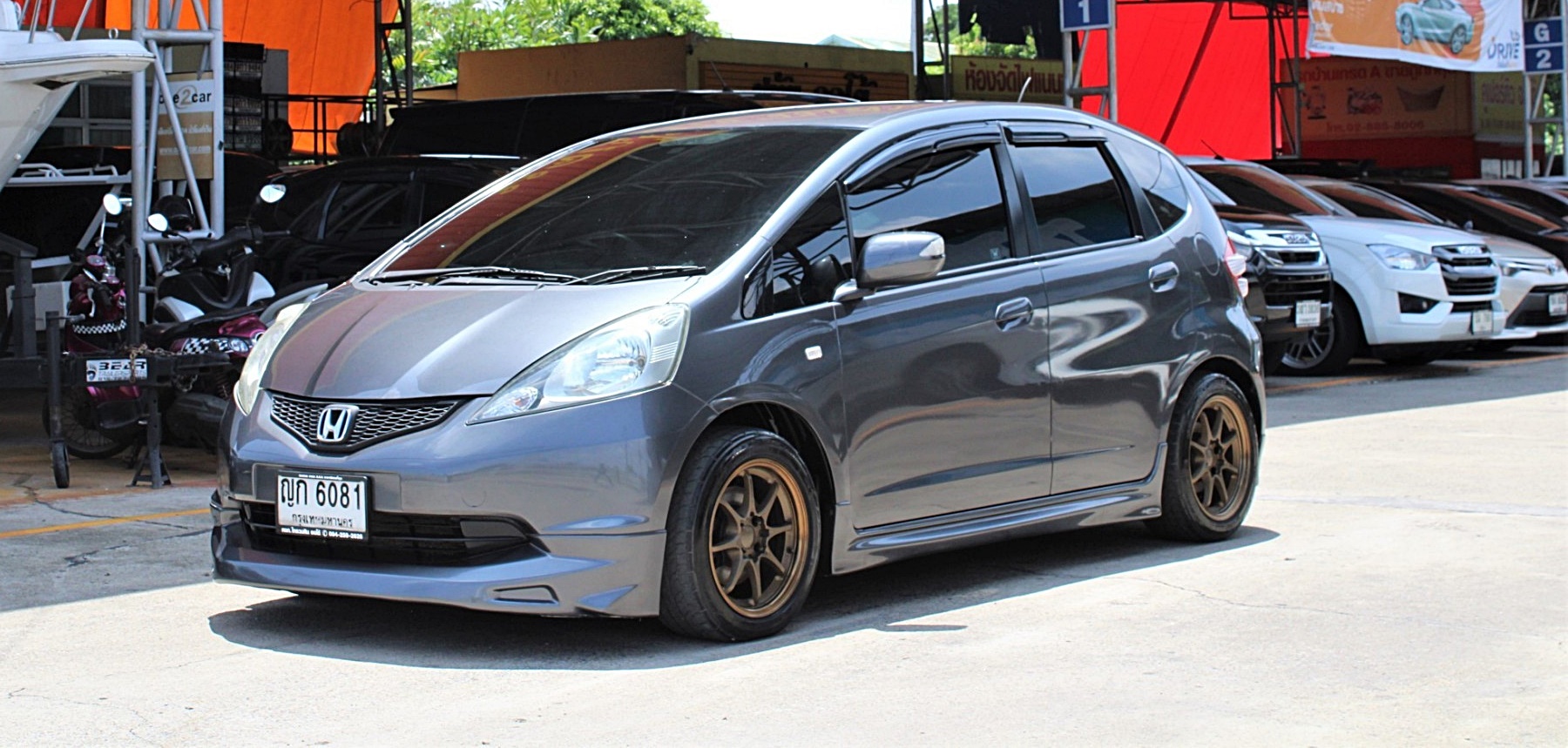 2011 Honda Jazz GE 1.5 V i-VTEC AT สีเทา เกียร์ออโต้ เบาะผ้าเดิม ไม่เคยมีอุบัติเหตุหนัก