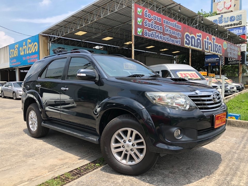 Toyota Fortuner GEN 1 ไมเนอร์เชนจ์ 2 ปี 2012 สีดำ