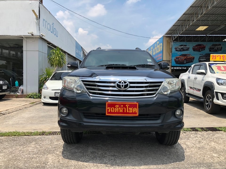 Toyota Fortuner GEN 1 ไมเนอร์เชนจ์ 2 ปี 2012 สีดำ