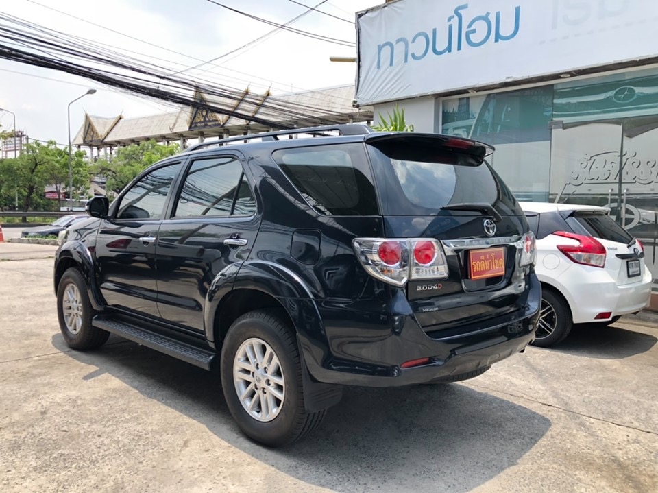 Toyota Fortuner GEN 1 ไมเนอร์เชนจ์ 2 ปี 2012 สีดำ