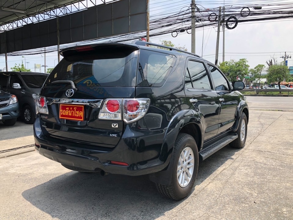 Toyota Fortuner GEN 1 ไมเนอร์เชนจ์ 2 ปี 2012 สีดำ