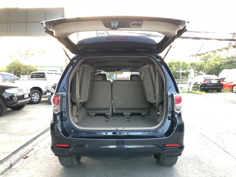 Toyota Fortuner GEN 1 ไมเนอร์เชนจ์ 2 ปี 2012 สีดำ (รูปที่ 12)