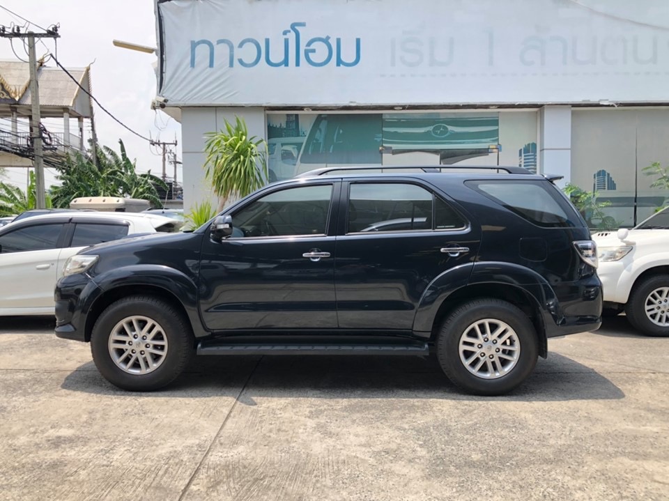 Toyota Fortuner GEN 1 ไมเนอร์เชนจ์ 2 ปี 2012 สีดำ (รูปที่ 4)