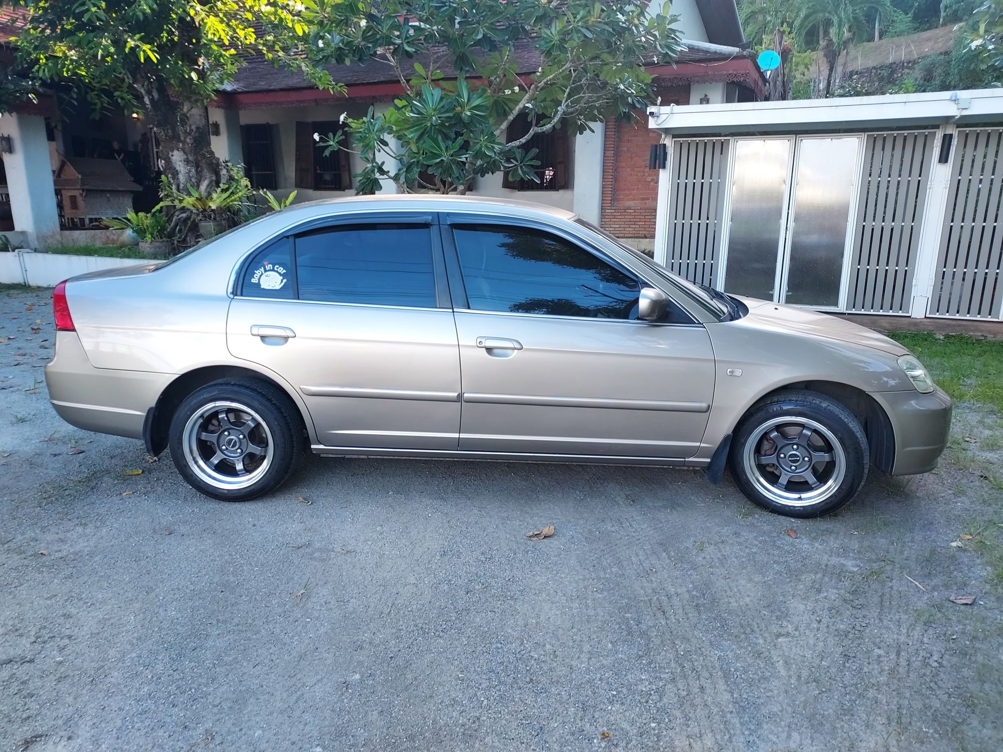 มือสอง รถบ้านมือเดียว ผู้หญิงใช้ ไม่เคยชนหนัก ไม่เคยจมน้ำ Honda Civic dimension ปี2002 เกียร์ ออโต้ เครื่อง 1700 cc (รูปที่ 2)