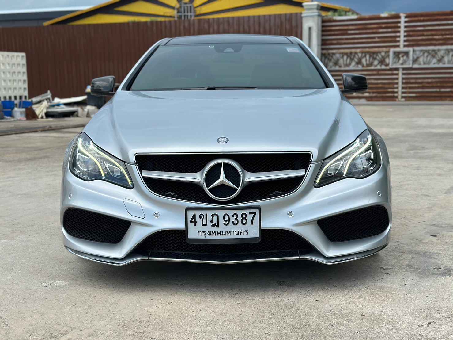 2013 Mercedes-Benz E-Class W212 E200 สีเงิน (รูปที่ 13)