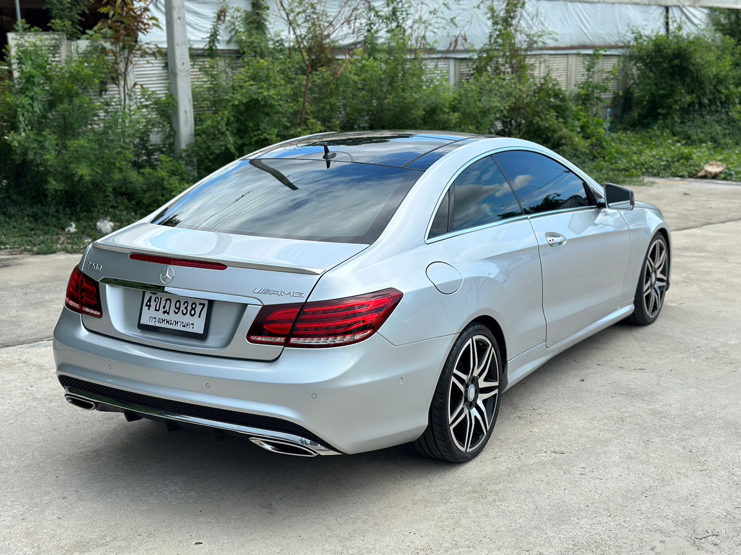 2013 Mercedes-Benz E-Class W212 E200 สีเงิน (รูปที่ 9)