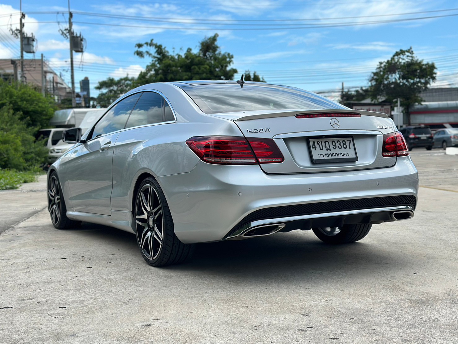 2013 Mercedes-Benz E-Class W212 E200 สีเงิน (รูปที่ 10)