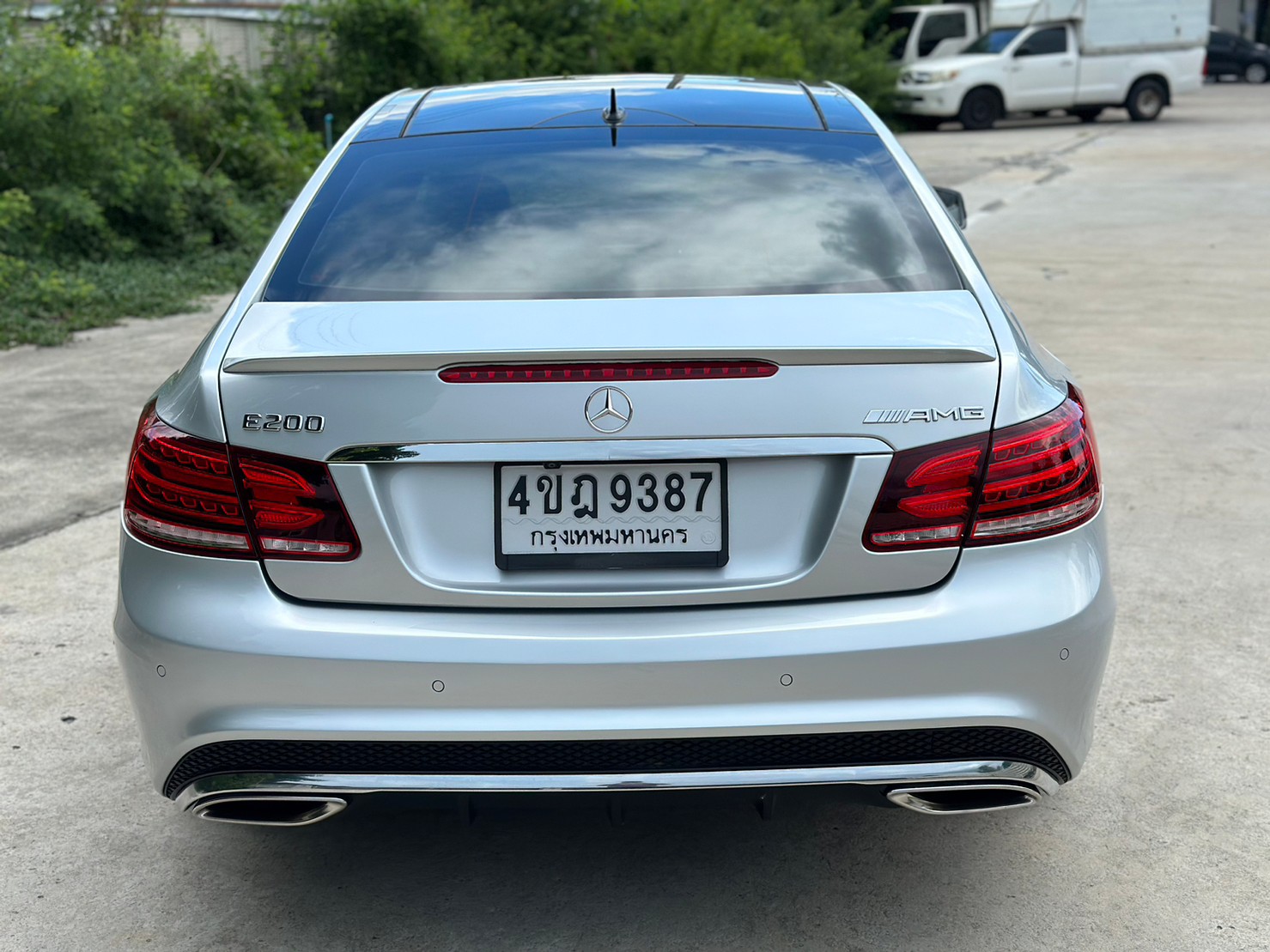 2013 Mercedes-Benz E-Class W212 E200 สีเงิน (รูปที่ 11)