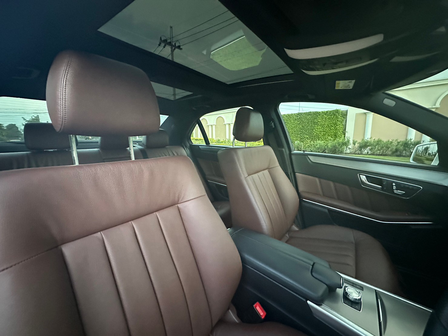 2014 Mercedes-Benz E-Class W212 E200 สีเงิน (รูปที่ 8)