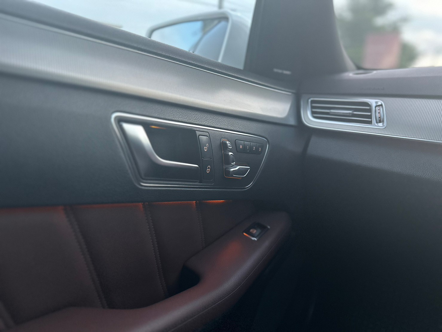 2014 Mercedes-Benz E-Class W212 E200 สีเงิน (รูปที่ 5)