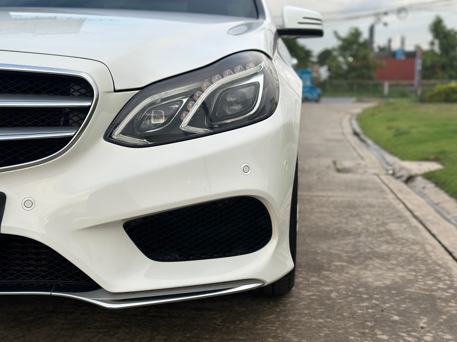 2014 Mercedes-Benz E-Class W212 E200 สีเงิน (รูปที่ 16)