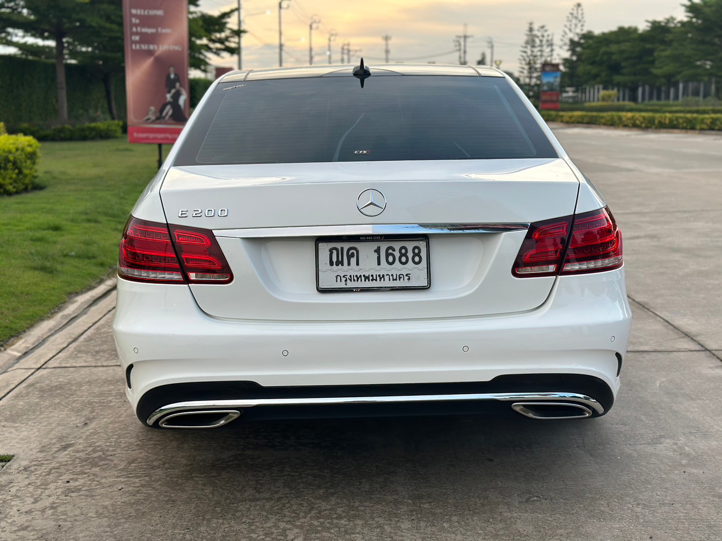 2014 Mercedes-Benz E-Class W212 E200 สีเงิน (รูปที่ 13)