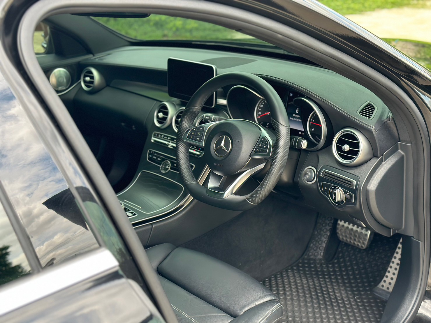 2016 Mercedes-Benz C-Class W205 C300 สีดำ (รูปที่ 10)