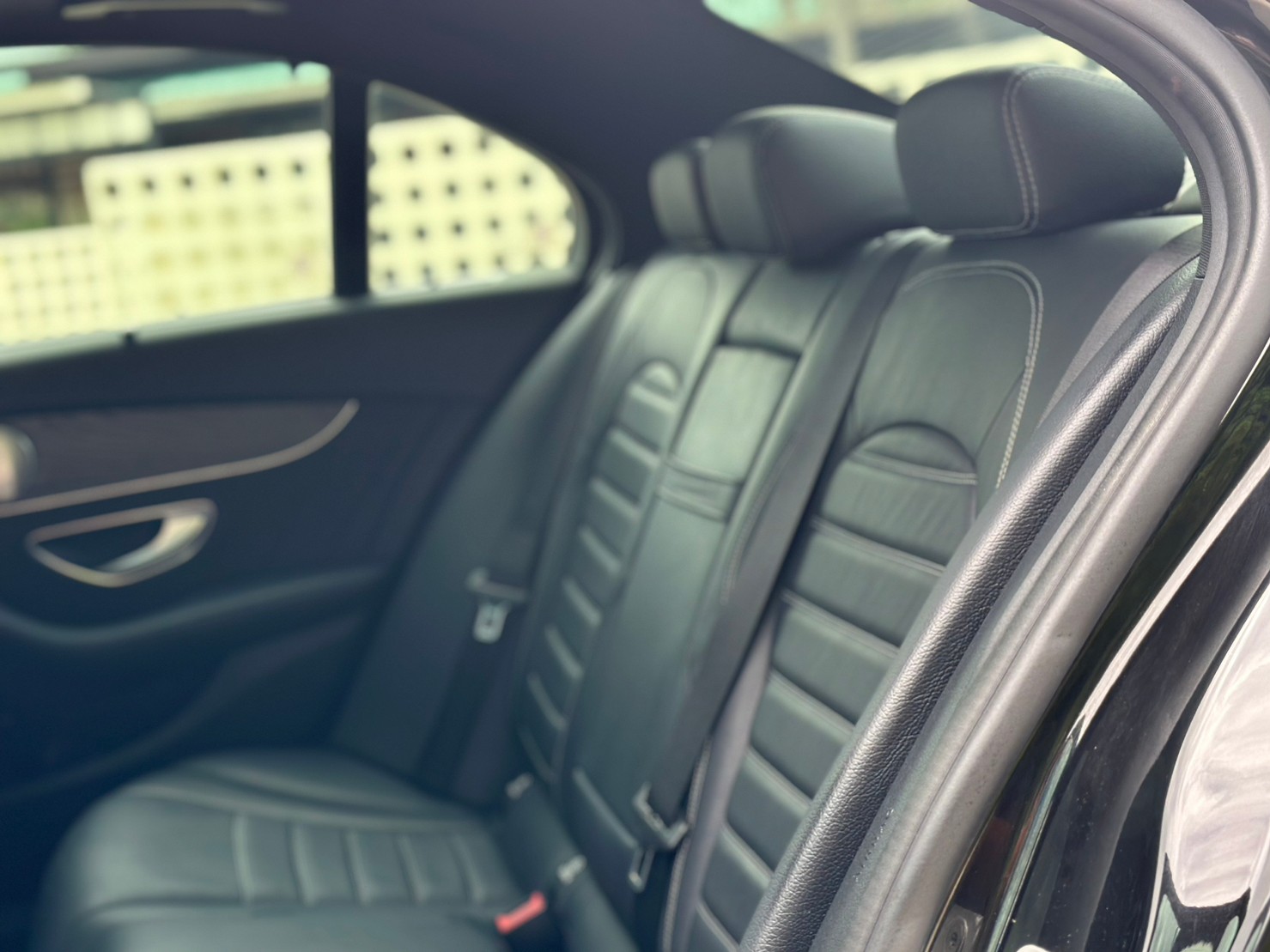 2016 Mercedes-Benz C-Class W205 C300 สีดำ (รูปที่ 8)