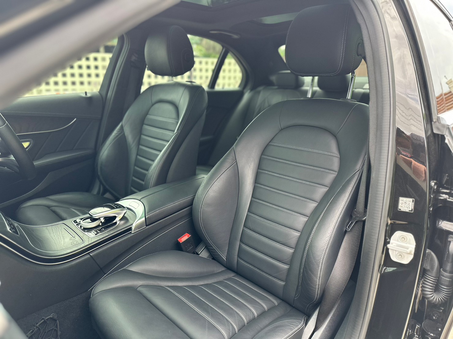 2016 Mercedes-Benz C-Class W205 C300 สีดำ (รูปที่ 9)