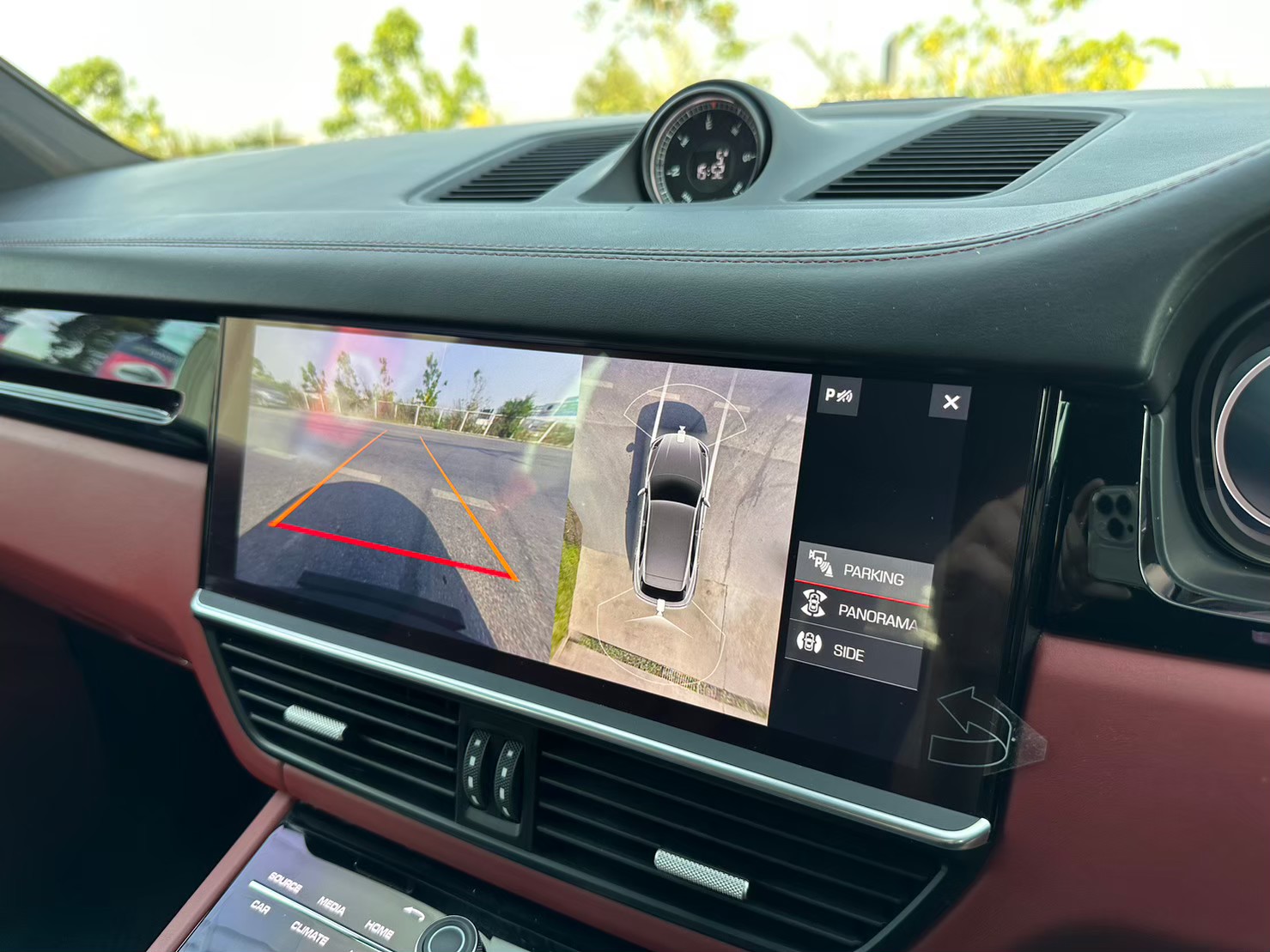 2020 Porsche Cayenne E-Hybrid สีดำ (รูปที่ 2)