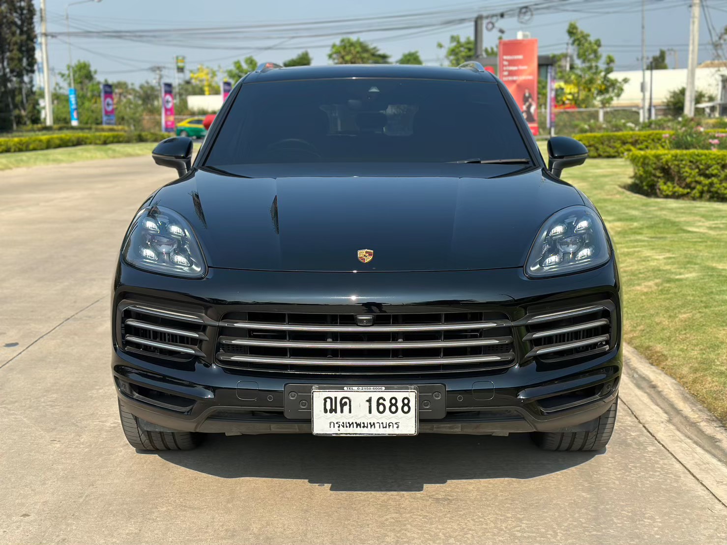 2020 Porsche Cayenne E-Hybrid สีดำ (รูปที่ 16)