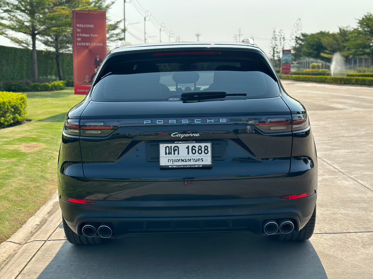2020 Porsche Cayenne E-Hybrid สีดำ (รูปที่ 13)