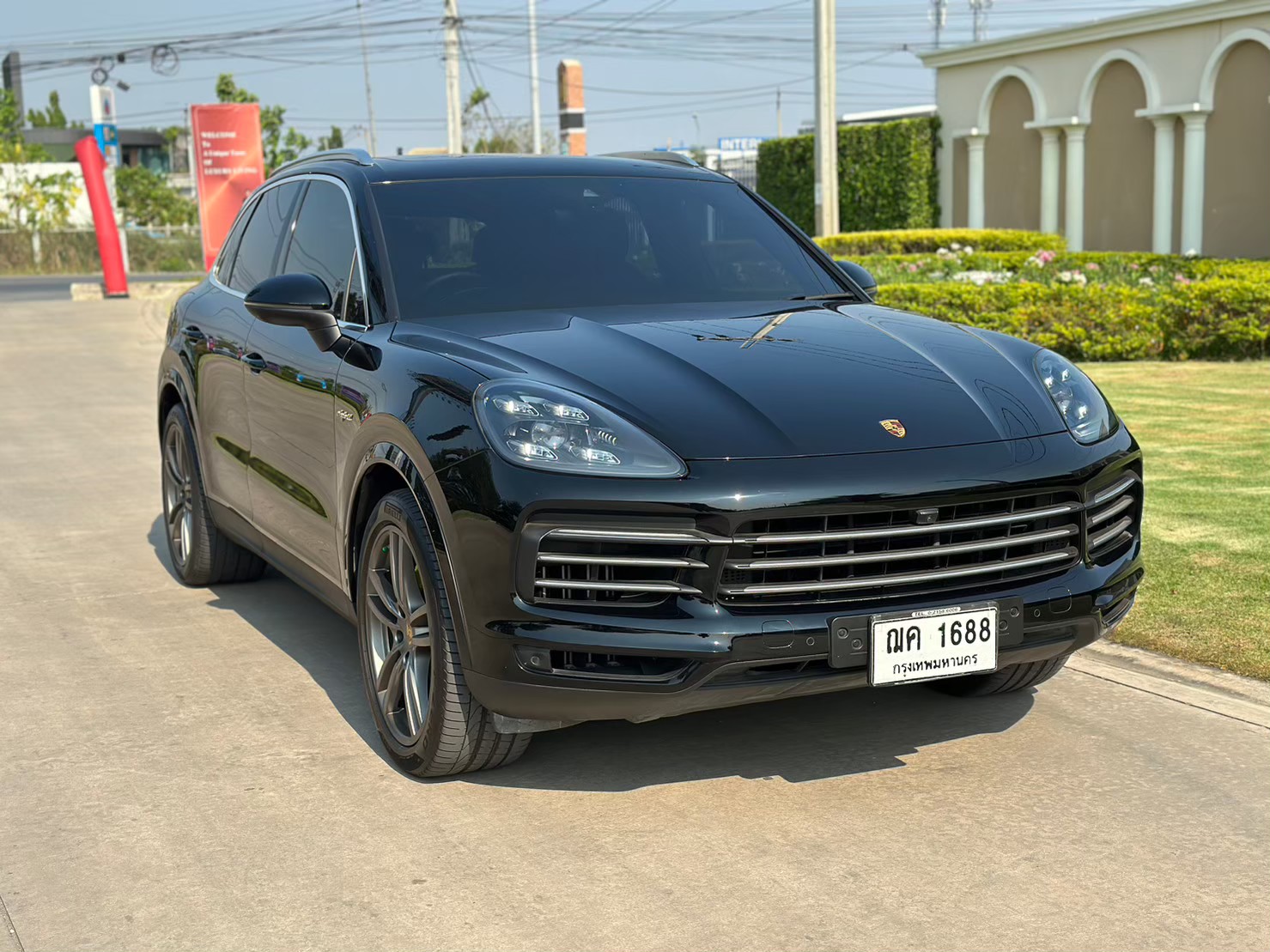 2020 Porsche Cayenne E-Hybrid สีดำ (รูปที่ 15)