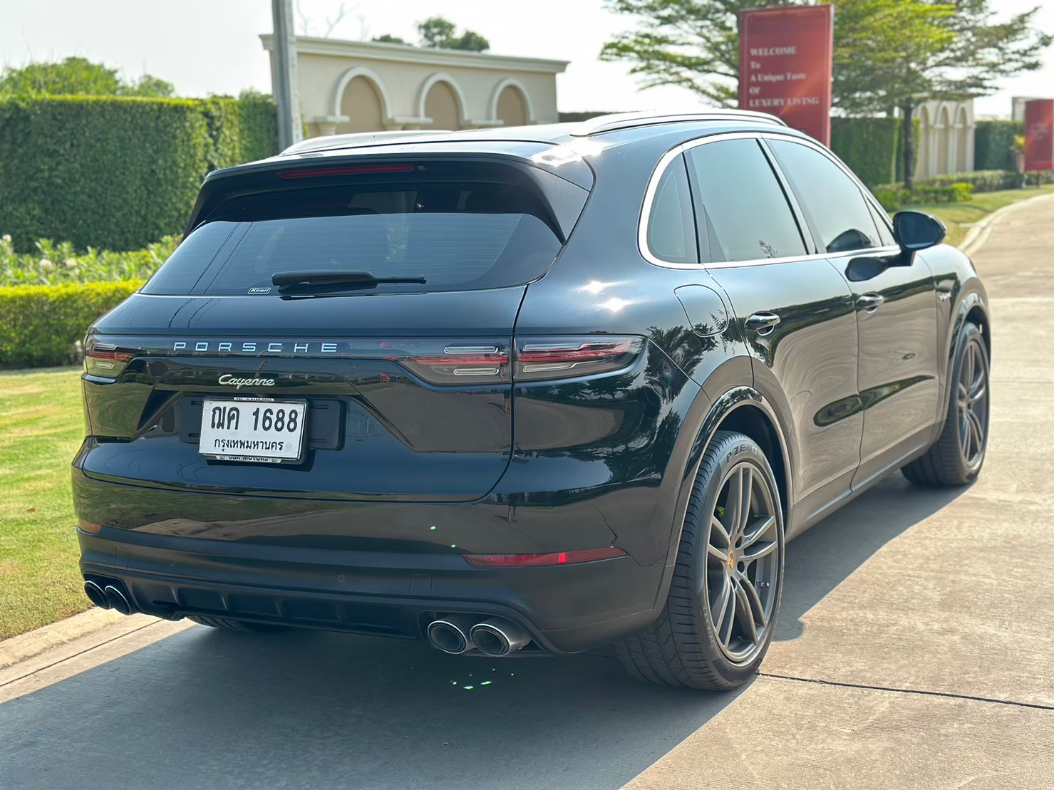 2020 Porsche Cayenne E-Hybrid สีดำ (รูปที่ 14)