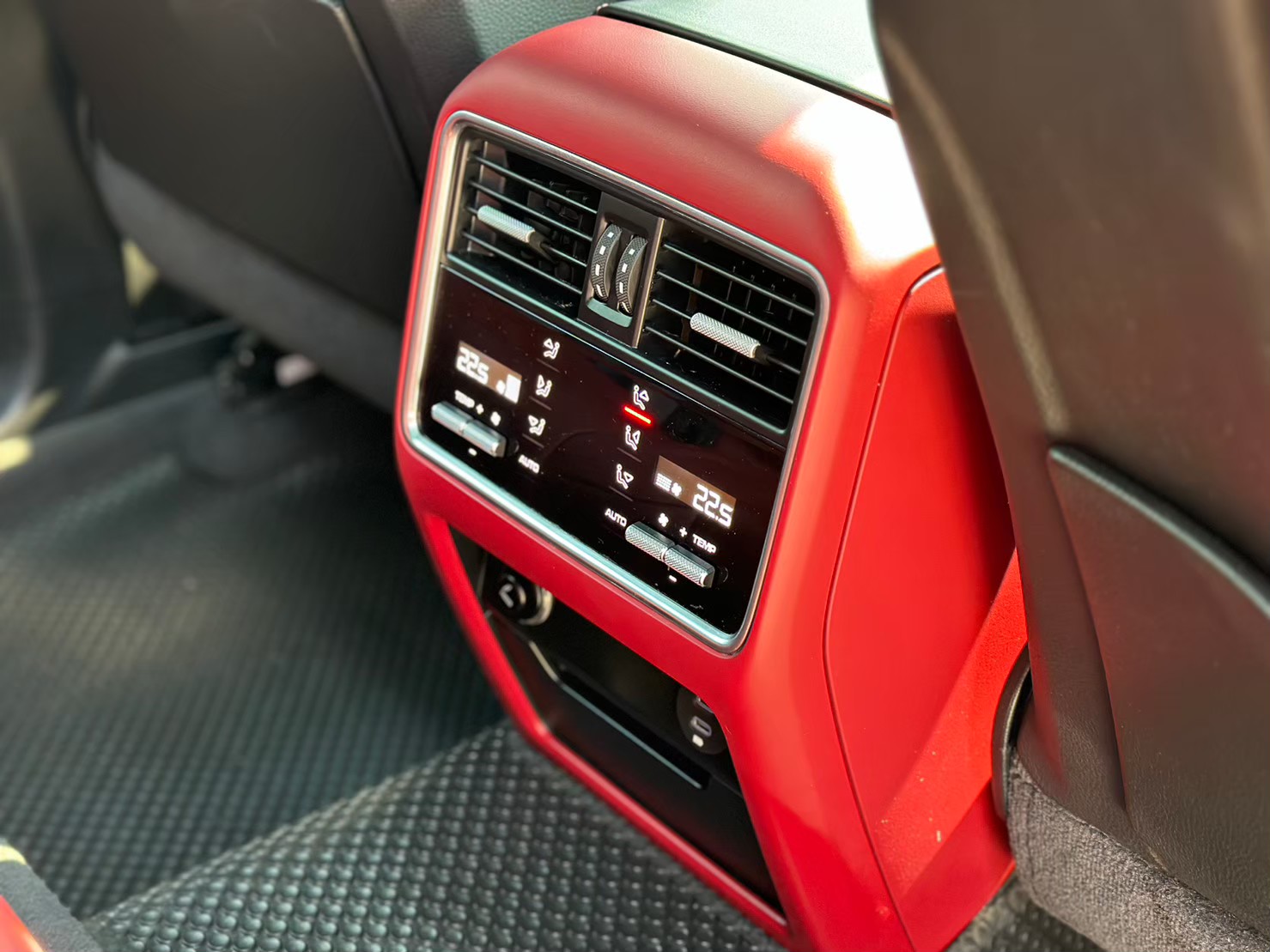 2020 Porsche Cayenne E-Hybrid สีดำ (รูปที่ 7)
